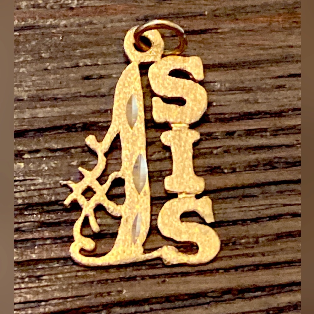 Gold pendant